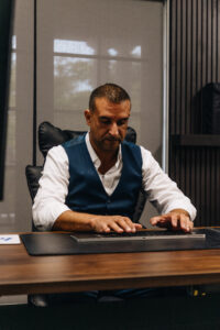 Luis Requejo explaining trust signals and red flags in payment providers