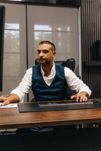 Luis Requejo explaining how to assess a payment gateway before switching